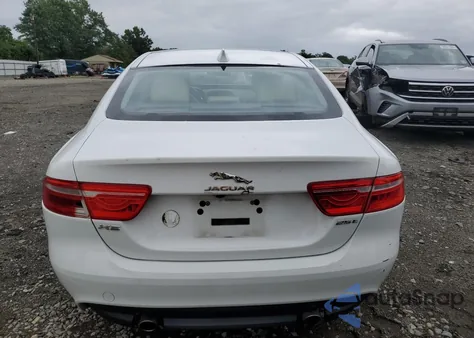 2017 Jaguar Xe Premium z USA, uszkodzony, nr VIN SAJAD4BG8HA972544